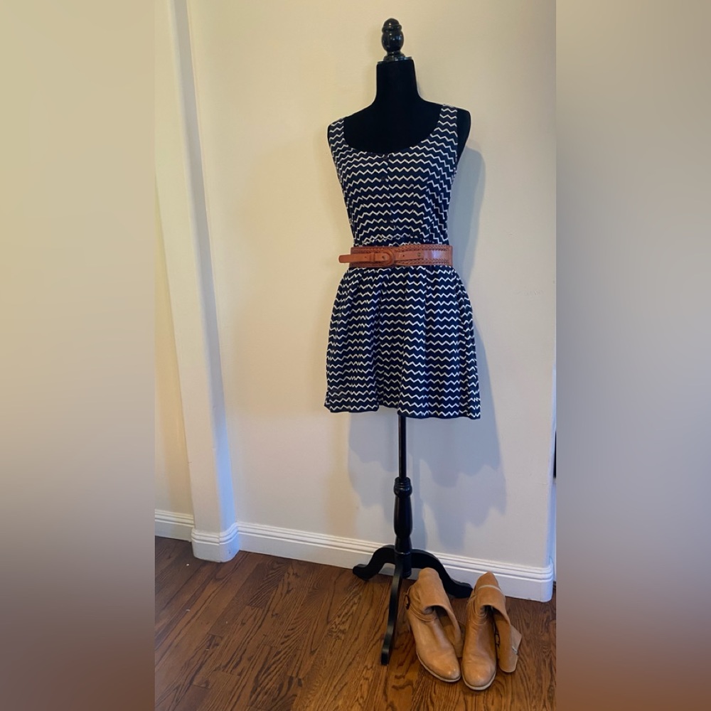 French Connection Navy & White Zig Zag  (chevron) Mini Dress Size 2